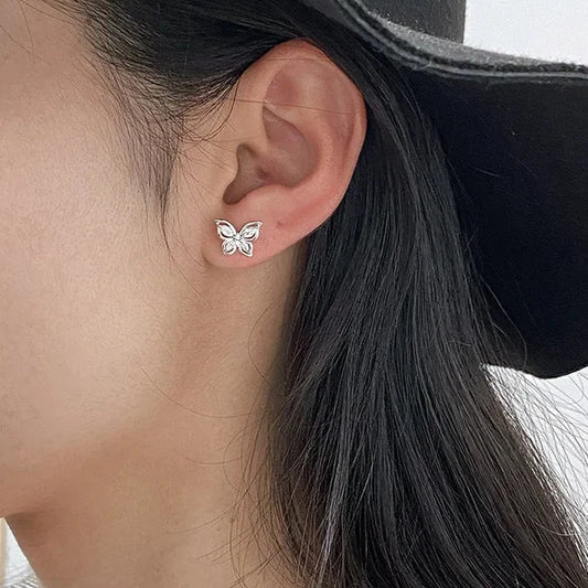 Kicsi pillangós ezüst fülbevaló