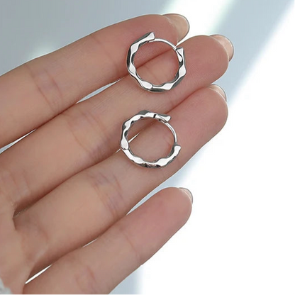 Rusztikus hatású ezüst karika-fülbevaló - Eyla Jewelry