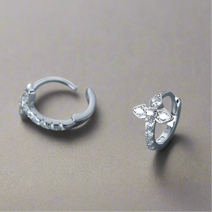 Kis méretű kereszt ezüst fülbevaló - Eyla Jewelry