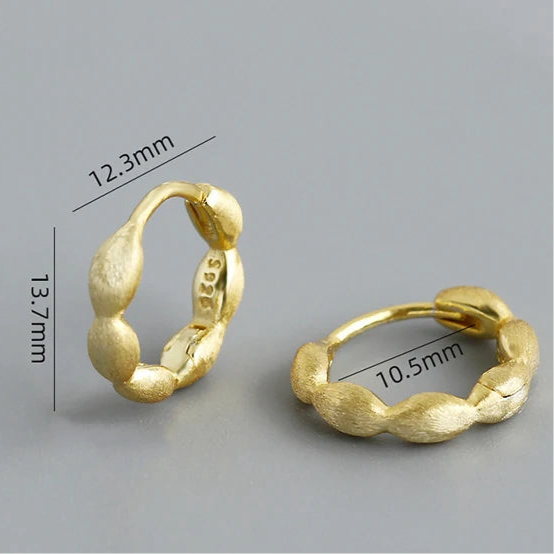 Csiszolt hatású ezüst karika-fülbevaló - Eyla Jewelry