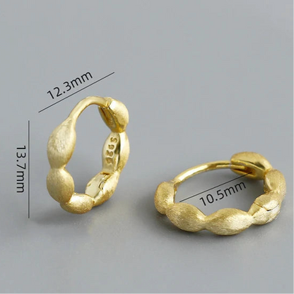 Csiszolt hatású ezüst karika-fülbevaló - Eyla Jewelry