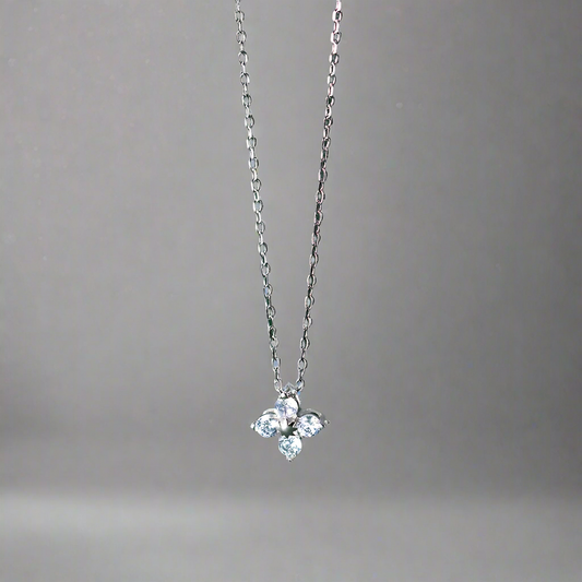 Lóhere ezüst nyaklánc - Eyla Jewelry