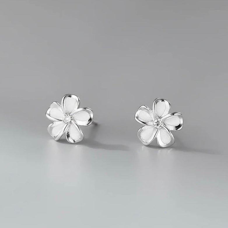 Szolid virágos ezüst fülbevaló