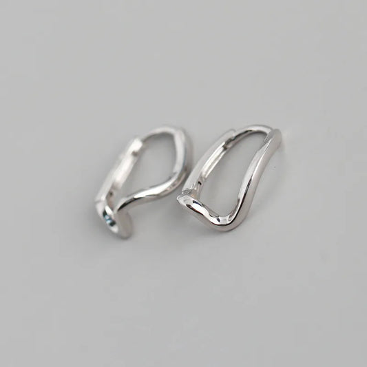 Minimalista csavart ezüst fülbevaló - Eyla Jewelry