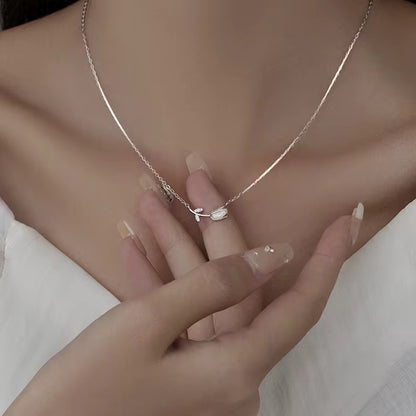 Tulipános ezüst nyaklánc