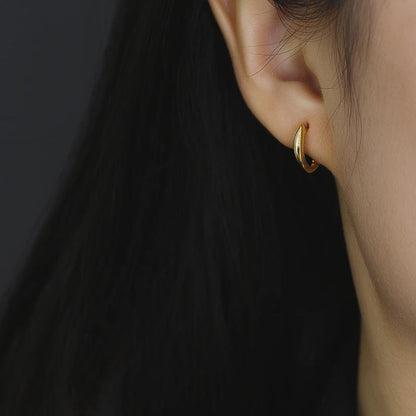 Letisztult V alakú ezüst fülbevaló