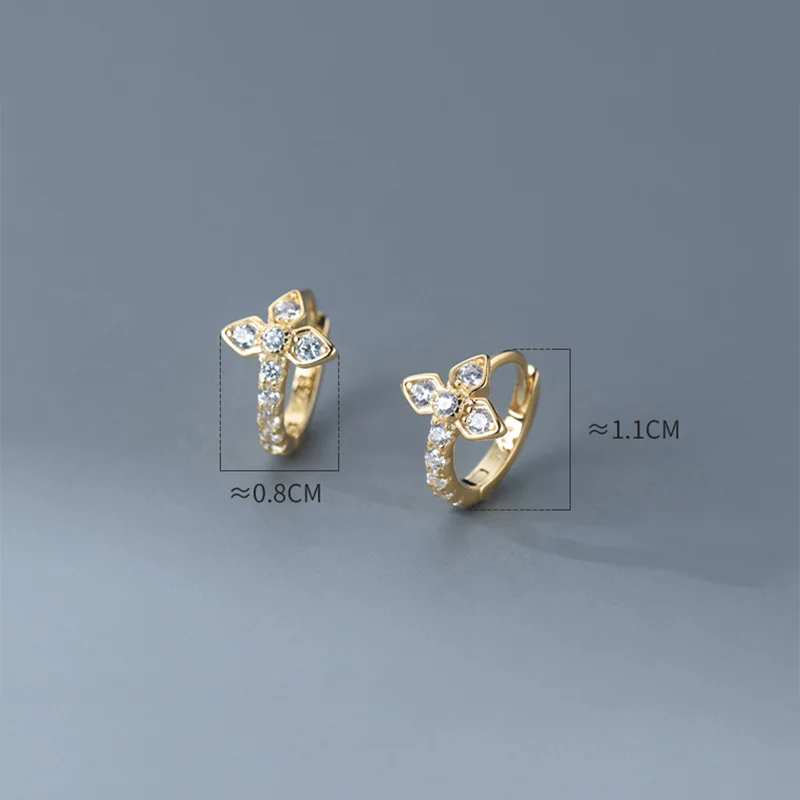 Kis méretű kereszt ezüst fülbevaló - Eyla Jewelry