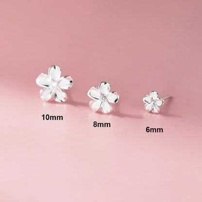 Szolid virágos ezüst fülbevaló