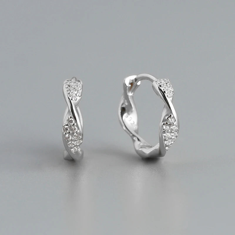 Ragyogó csavart hatású ezüst karika-fülbevaló - Eyla Jewelry