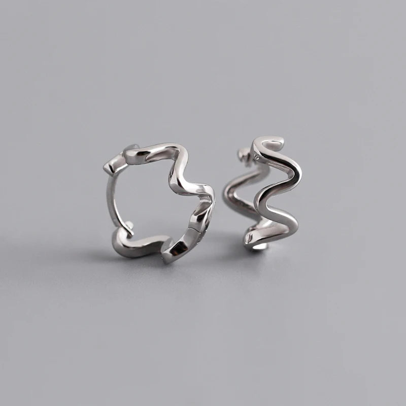 Különleges hullámos ezüst fülbevaló