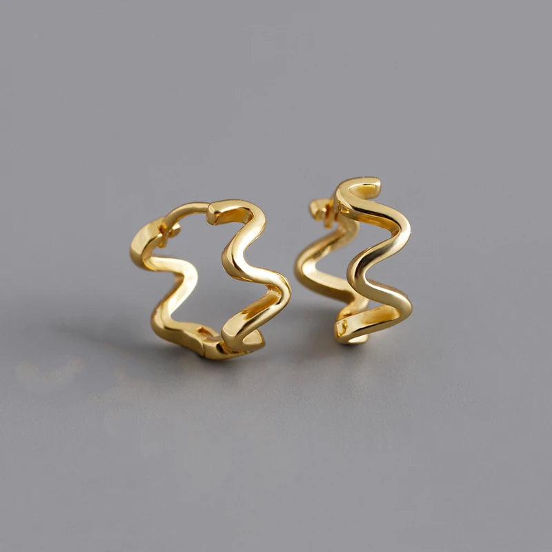 Különleges hullámos ezüst fülbevaló