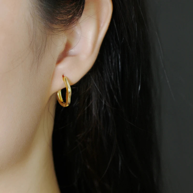 Hullámzó ezüst karika-fülbevaló - Eyla Jewelry