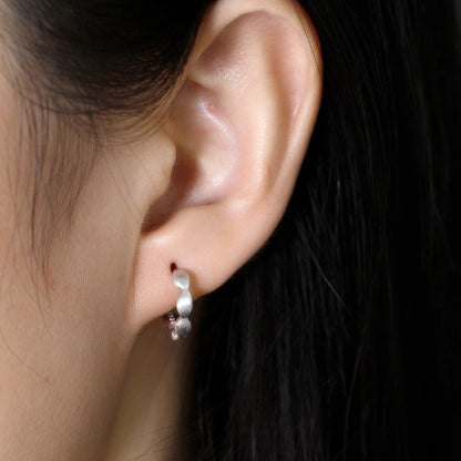 Csiszolt hatású ezüst karika-fülbevaló - Eyla Jewelry