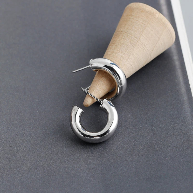 Minimalista C profilú ezüst fülbevaló - Eyla Jewelry