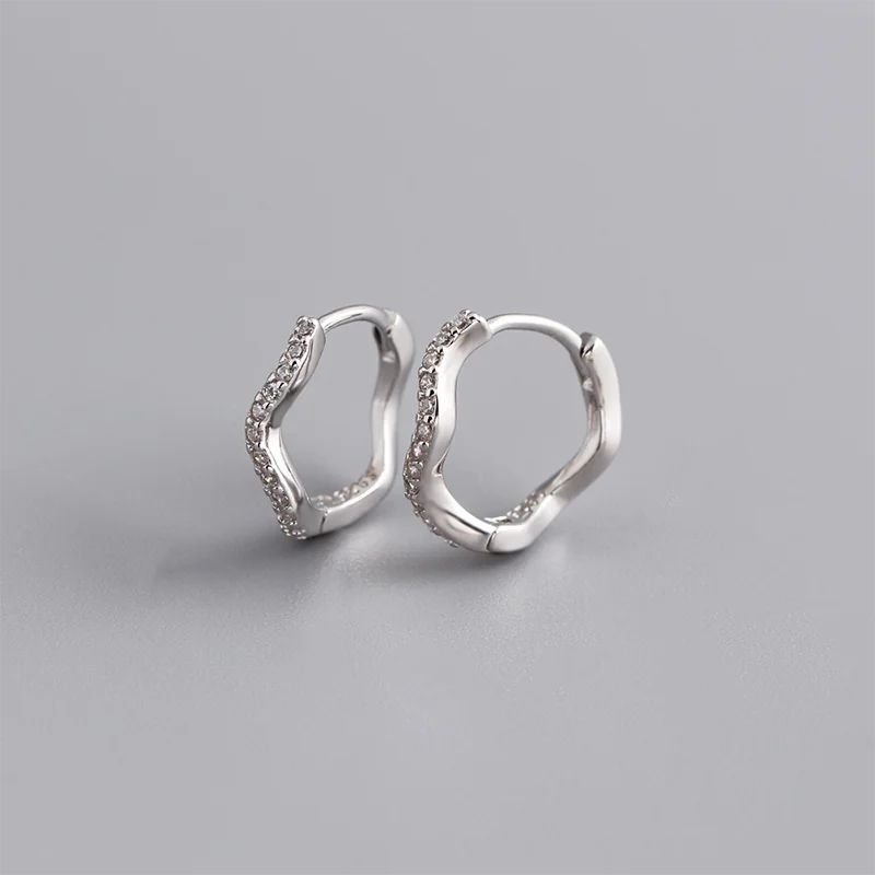 Hullámos ragyogás ezüst fülbevaló - Eyla Jewelry