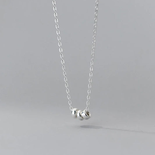 Three circle silver necklace