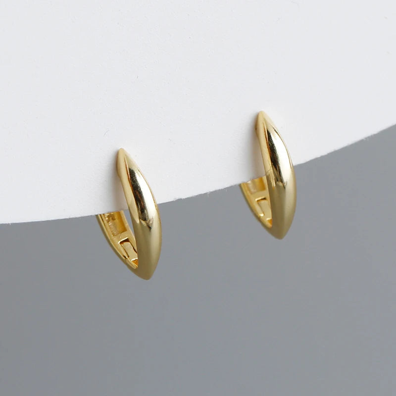 Letisztult V alakú ezüst fülbevaló