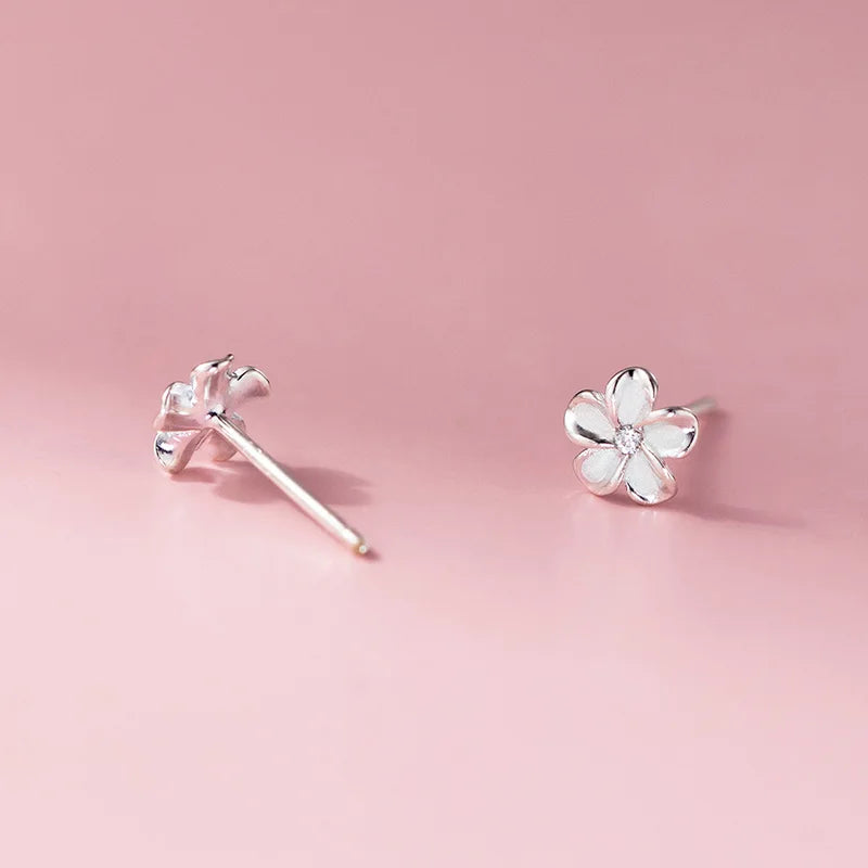 Szolid virágos ezüst fülbevaló