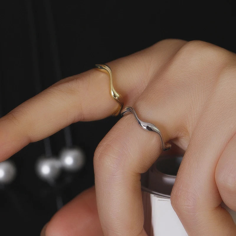 Vékony hullámos ezüst gyűrű - Eyla Jewelry