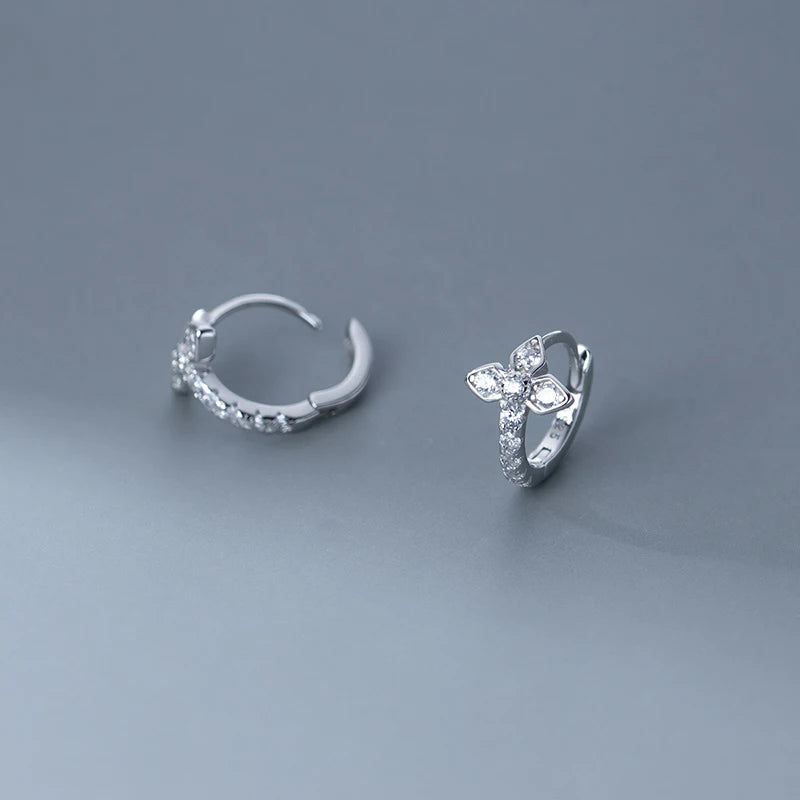 Kis méretű kereszt ezüst fülbevaló - Eyla Jewelry