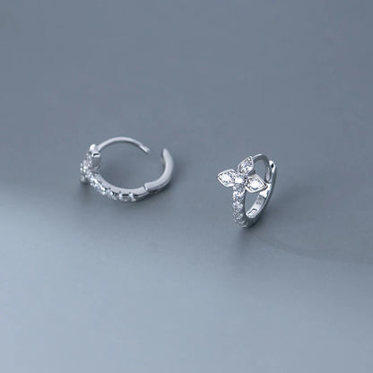 Kis méretű kereszt ezüst fülbevaló - Eyla Jewelry