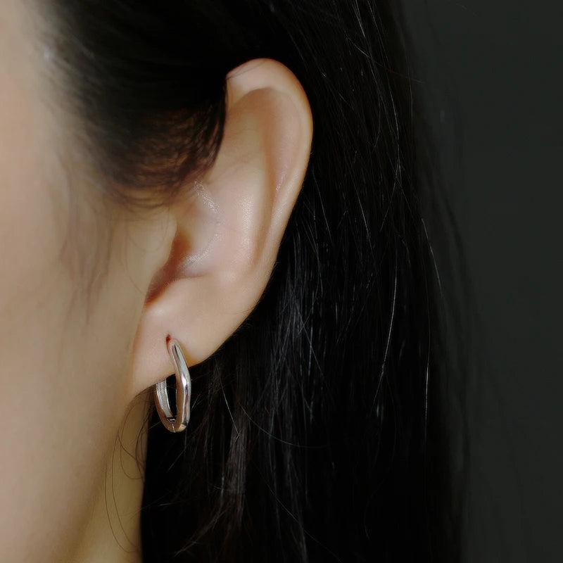 Hullámzó ezüst karika-fülbevaló - Eyla Jewelry