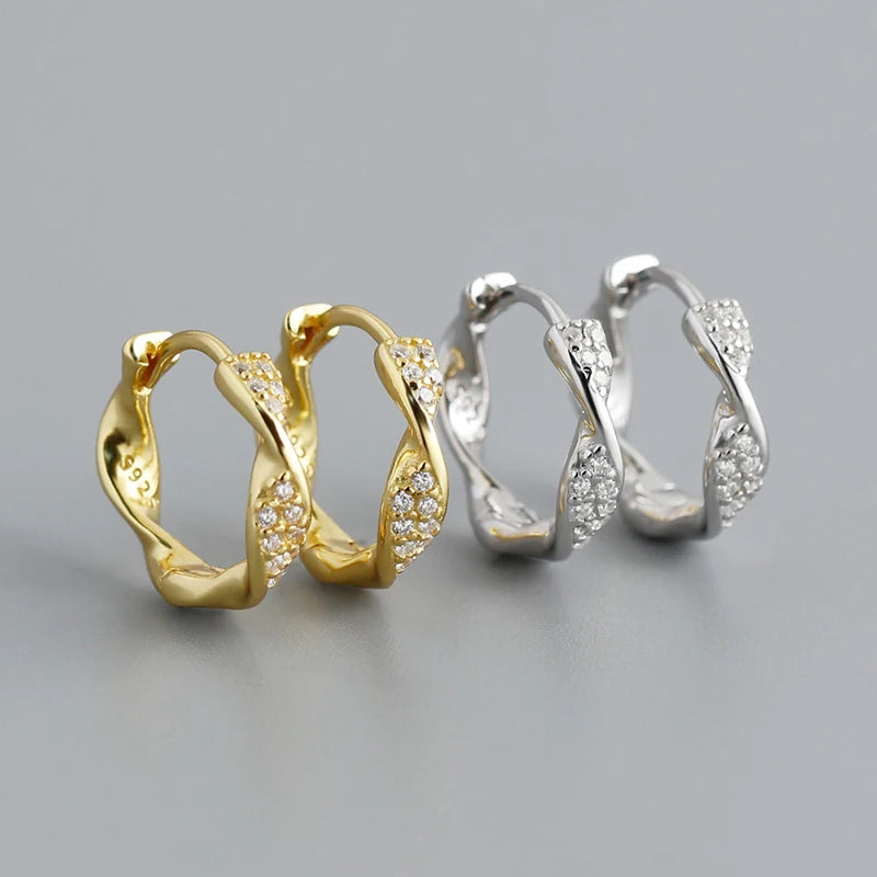 Ragyogó csavart hatású ezüst karika-fülbevaló - Eyla Jewelry