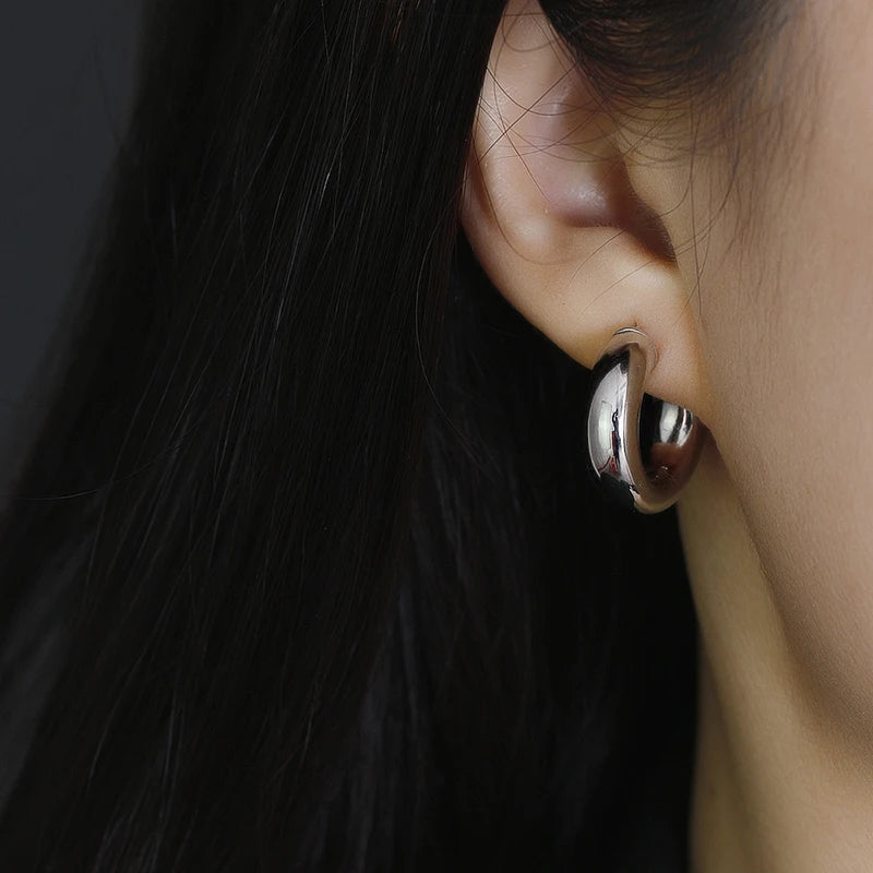 Minimalista C profilú ezüst fülbevaló - Eyla Jewelry