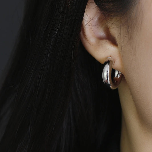 Minimalista C profilú ezüst fülbevaló - Eyla Jewelry