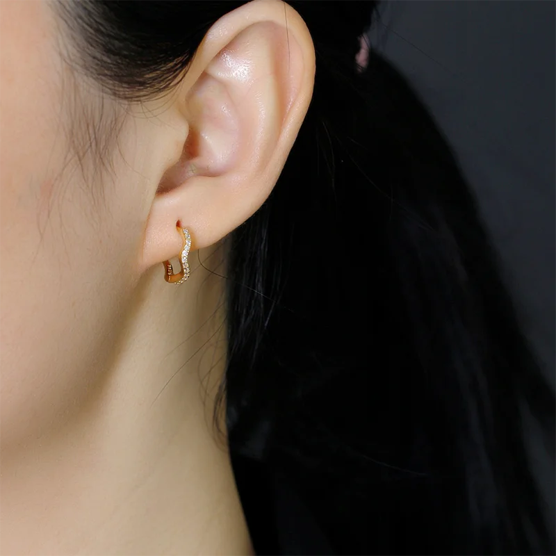 Hullámos ragyogás ezüst fülbevaló - Eyla Jewelry