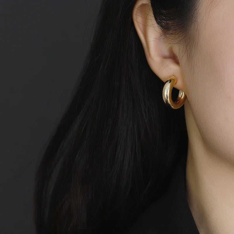 Minimalista C profilú ezüst fülbevaló - Eyla Jewelry