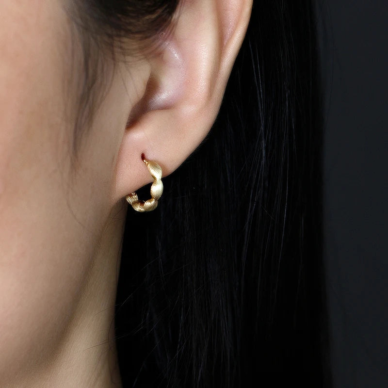 Csiszolt hatású ezüst karika-fülbevaló - Eyla Jewelry