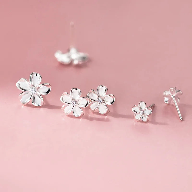 Szolid virágos ezüst fülbevaló