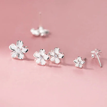 Szolid virágos ezüst fülbevaló